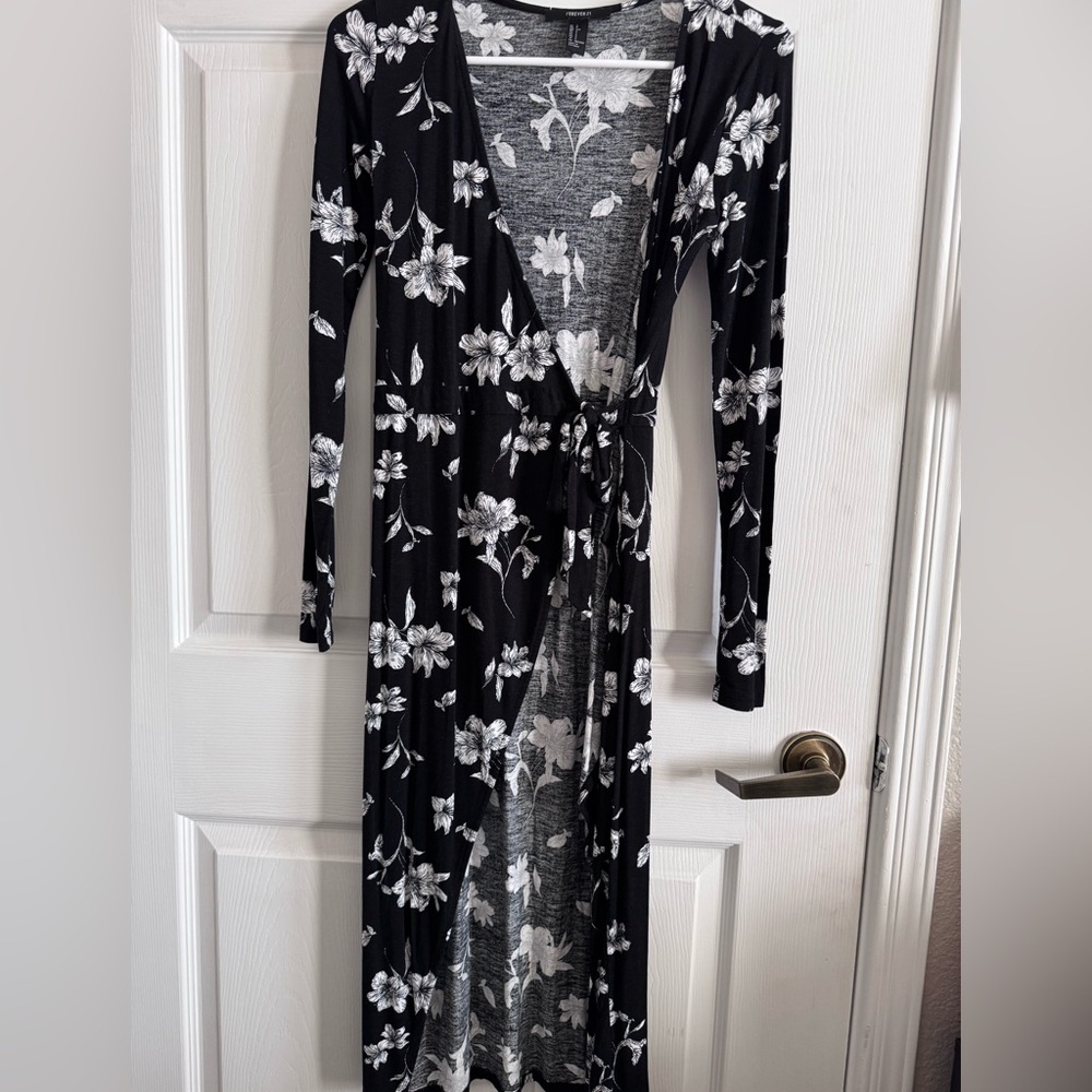 Forever 21 Black and White Floral Midi Dress